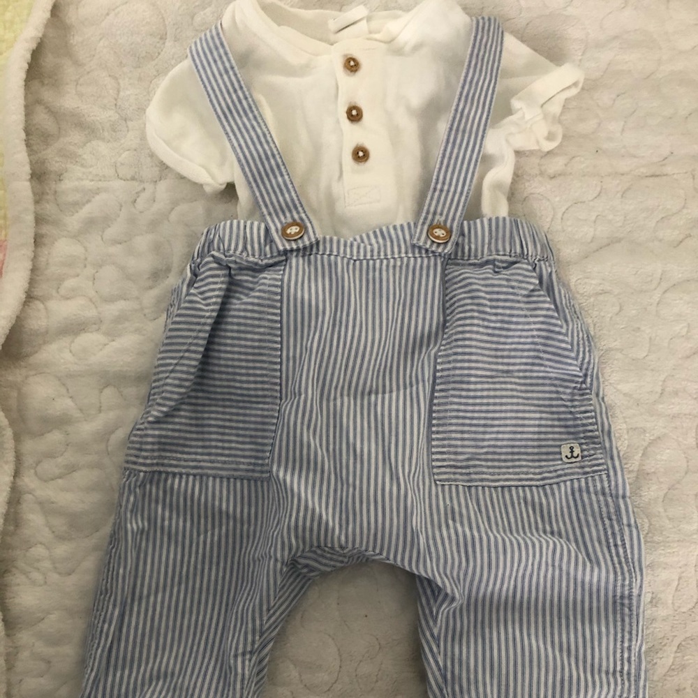 H & m baby boys 4-6 months overalls romper